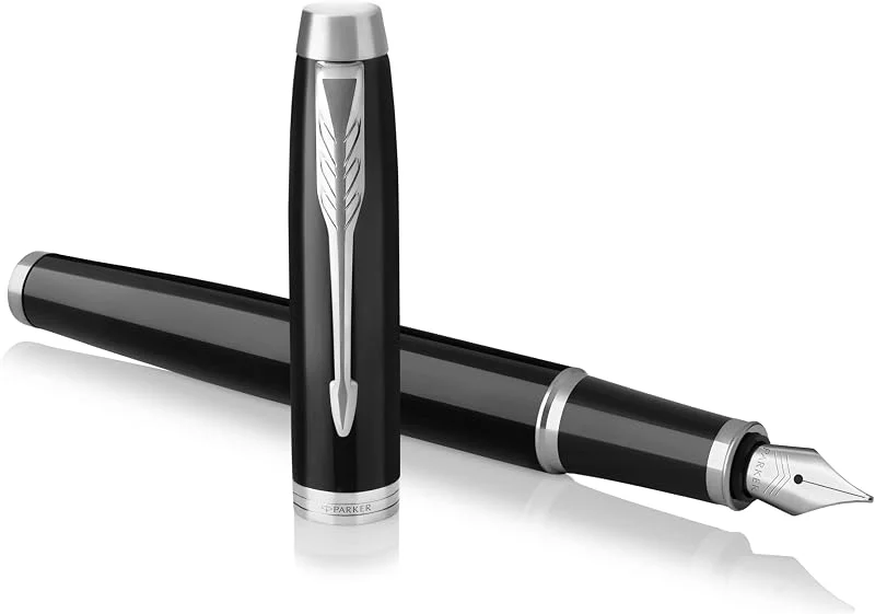 Parker IM pluma estilográfica, lacada en negro con adorno cromado, plumín fino y recambio de tinta azul, en estuche de regalo — Plumon fino
